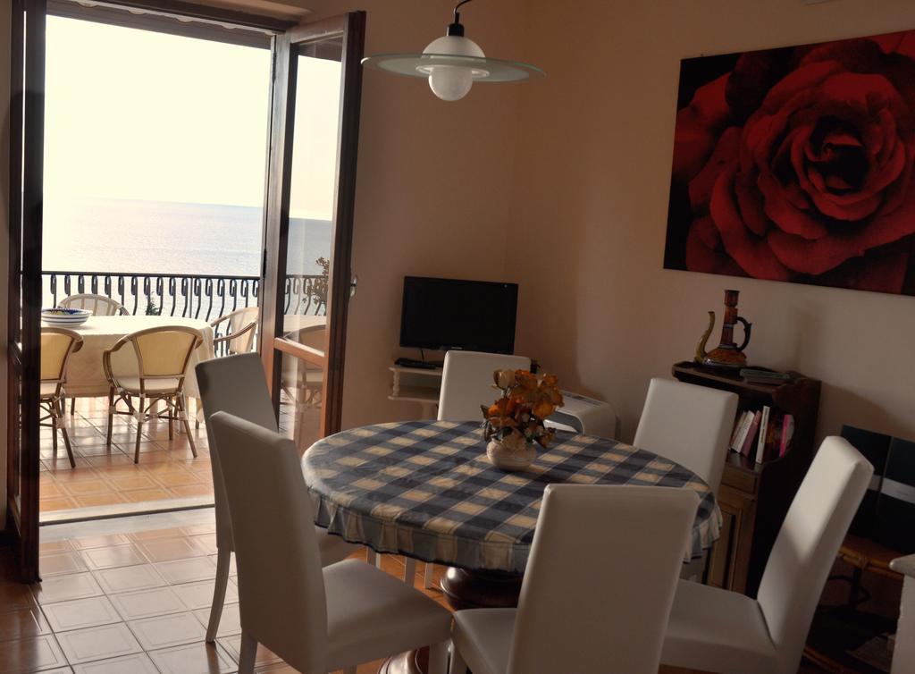 סנטה מריה די קסטלבאטה Villa Laura Sea View Apartments מראה חיצוני תמונה