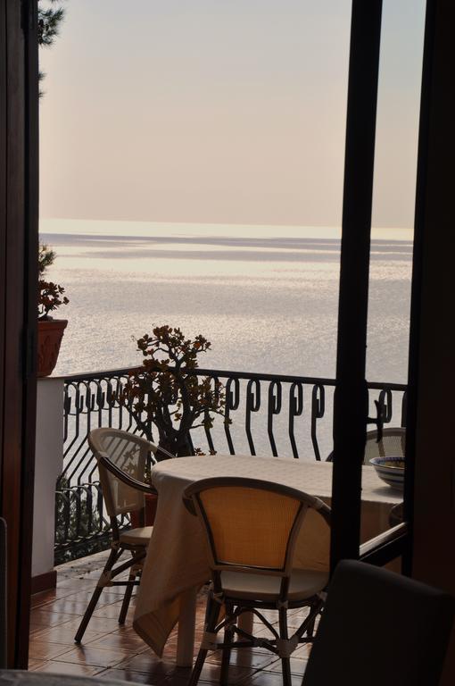 סנטה מריה די קסטלבאטה Villa Laura Sea View Apartments מראה חיצוני תמונה