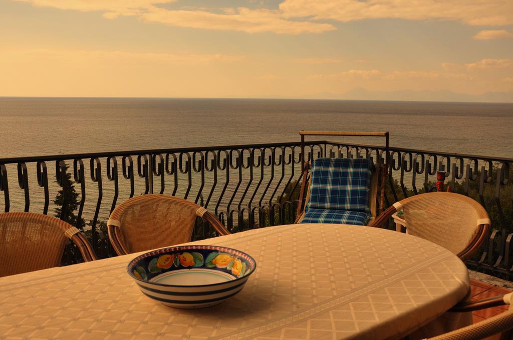 סנטה מריה די קסטלבאטה Villa Laura Sea View Apartments מראה חיצוני תמונה