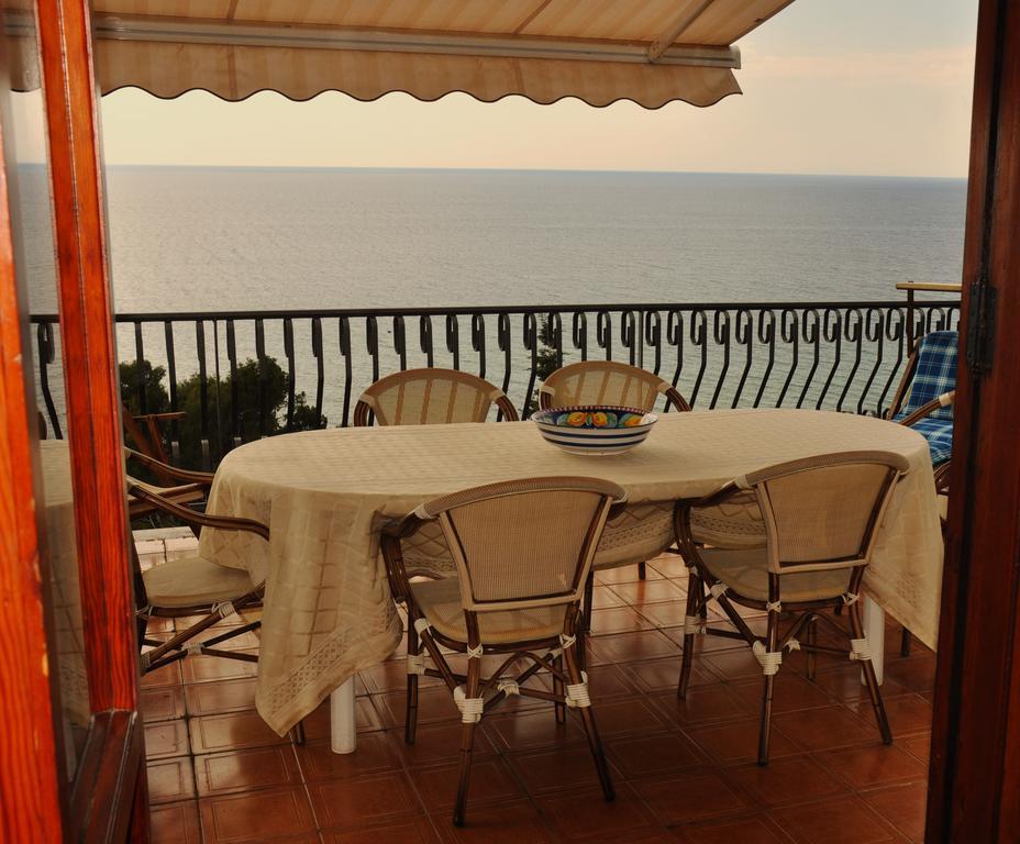 סנטה מריה די קסטלבאטה Villa Laura Sea View Apartments מראה חיצוני תמונה