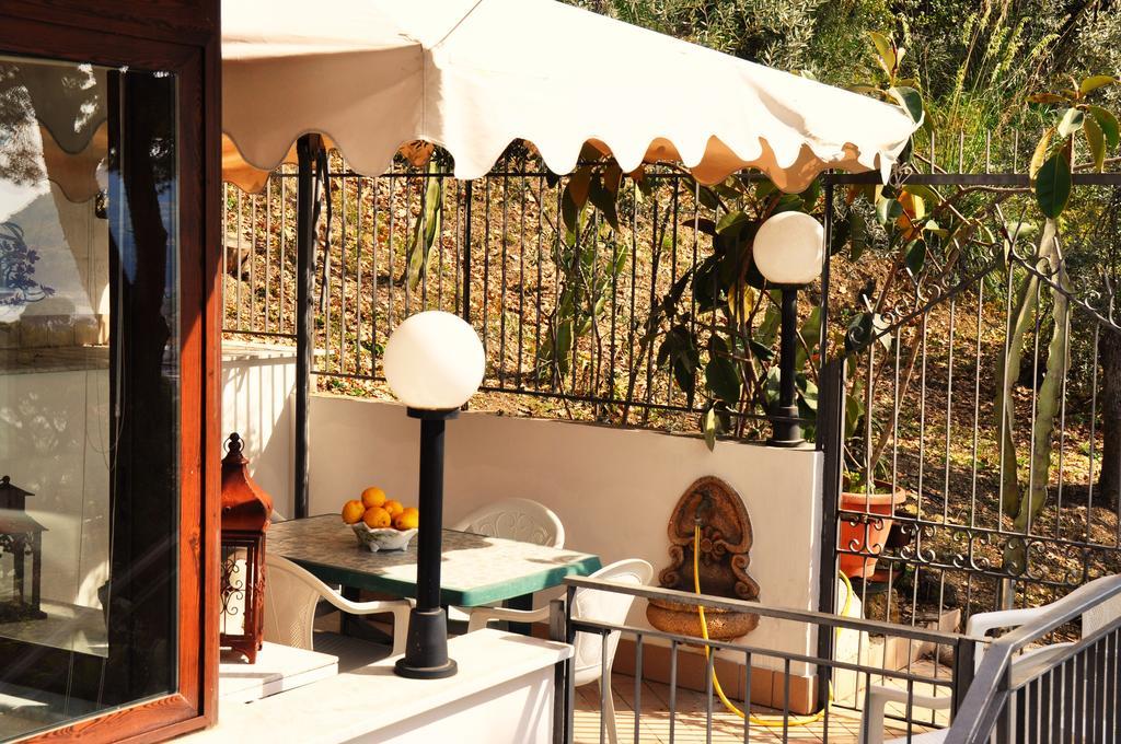 סנטה מריה די קסטלבאטה Villa Laura Sea View Apartments מראה חיצוני תמונה