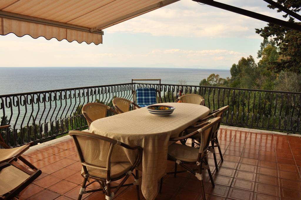 סנטה מריה די קסטלבאטה Villa Laura Sea View Apartments מראה חיצוני תמונה